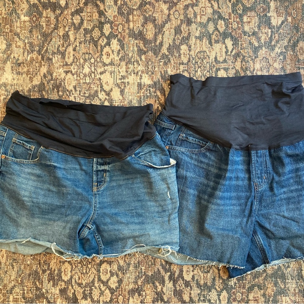 Old navy maternity shorts size 18